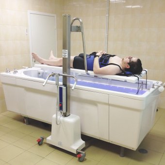 Подъемник для опускания пациента в ванну (для ванн с минеральной водой)
